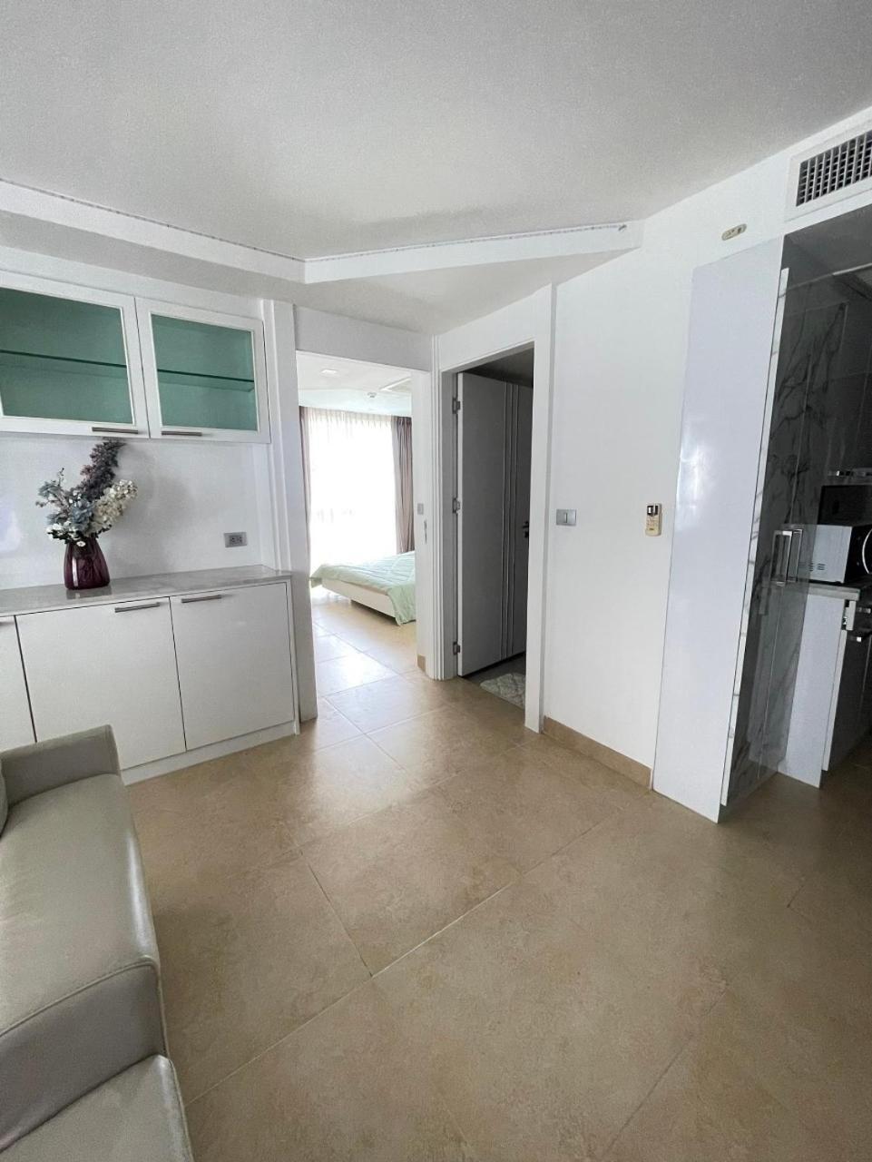 2 Bedrooms Near Pattaya Beach Экстерьер фото
