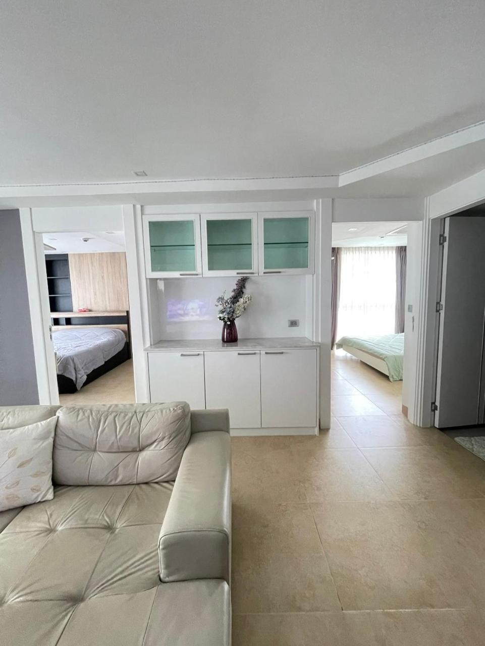 2 Bedrooms Near Pattaya Beach Экстерьер фото